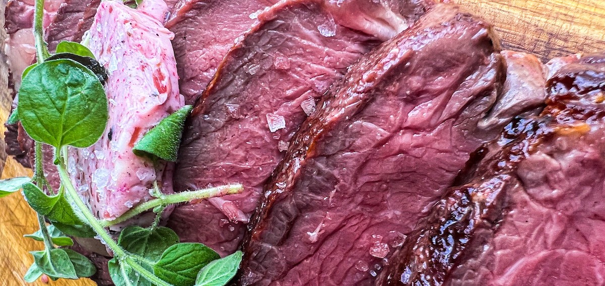 Cote de bison met pink compound butter