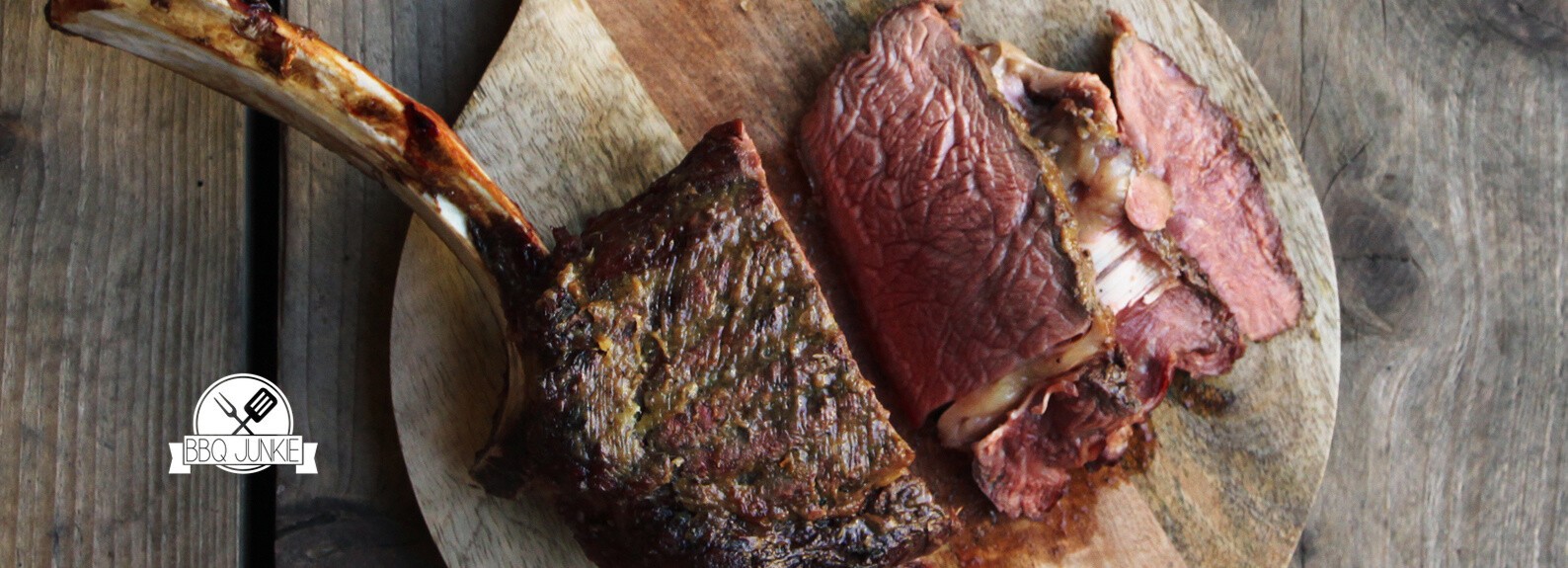 Cote de boeuf met gepofte knoflook van de BBQ