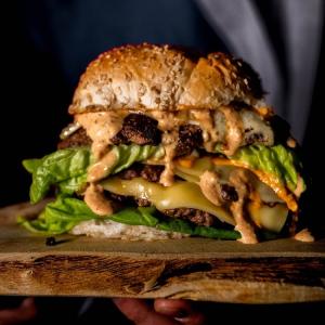 Smash Burger met homemade saus