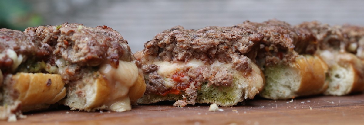 Gegratineerd gehaktbrood van de BBQ