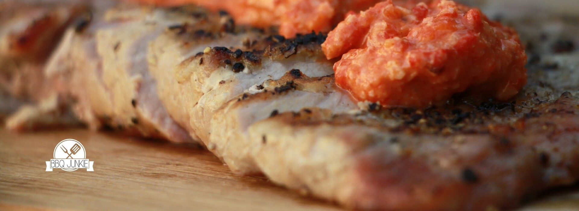 Secreto Iberico met Romesco saus van de BBQ 