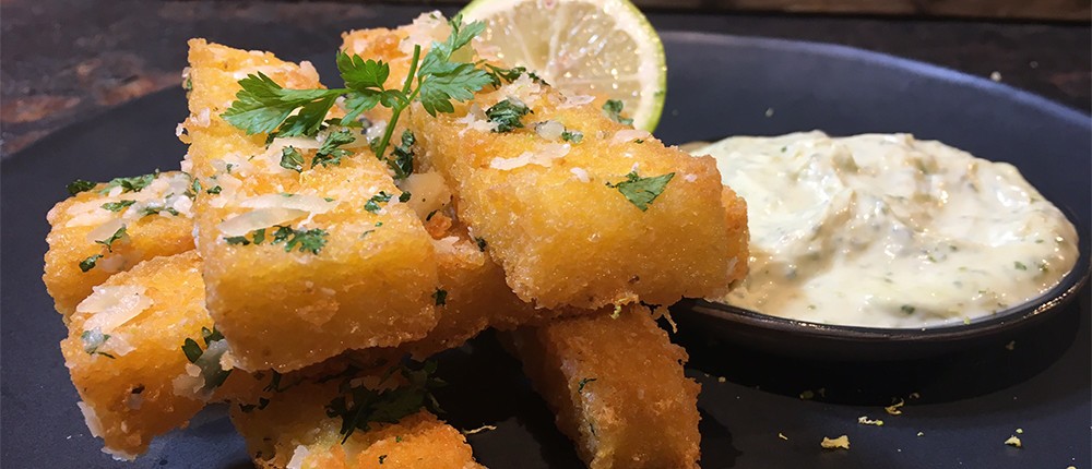 Krokante polentafriet met truffelmayonaise