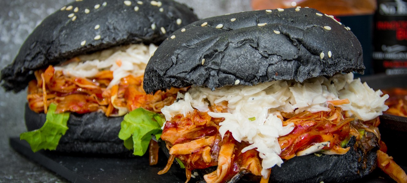 Sloppy pulled chicken uit de Dutch Oven